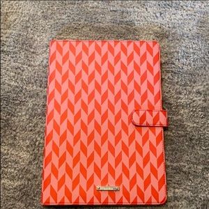 Hard case necklace storage